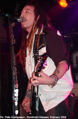 Ginger onstage with Silver Ginger 5 - Feb 17th 2004 - &copy; Pelle Gunnarsson 2004 - Stockholm Debaser